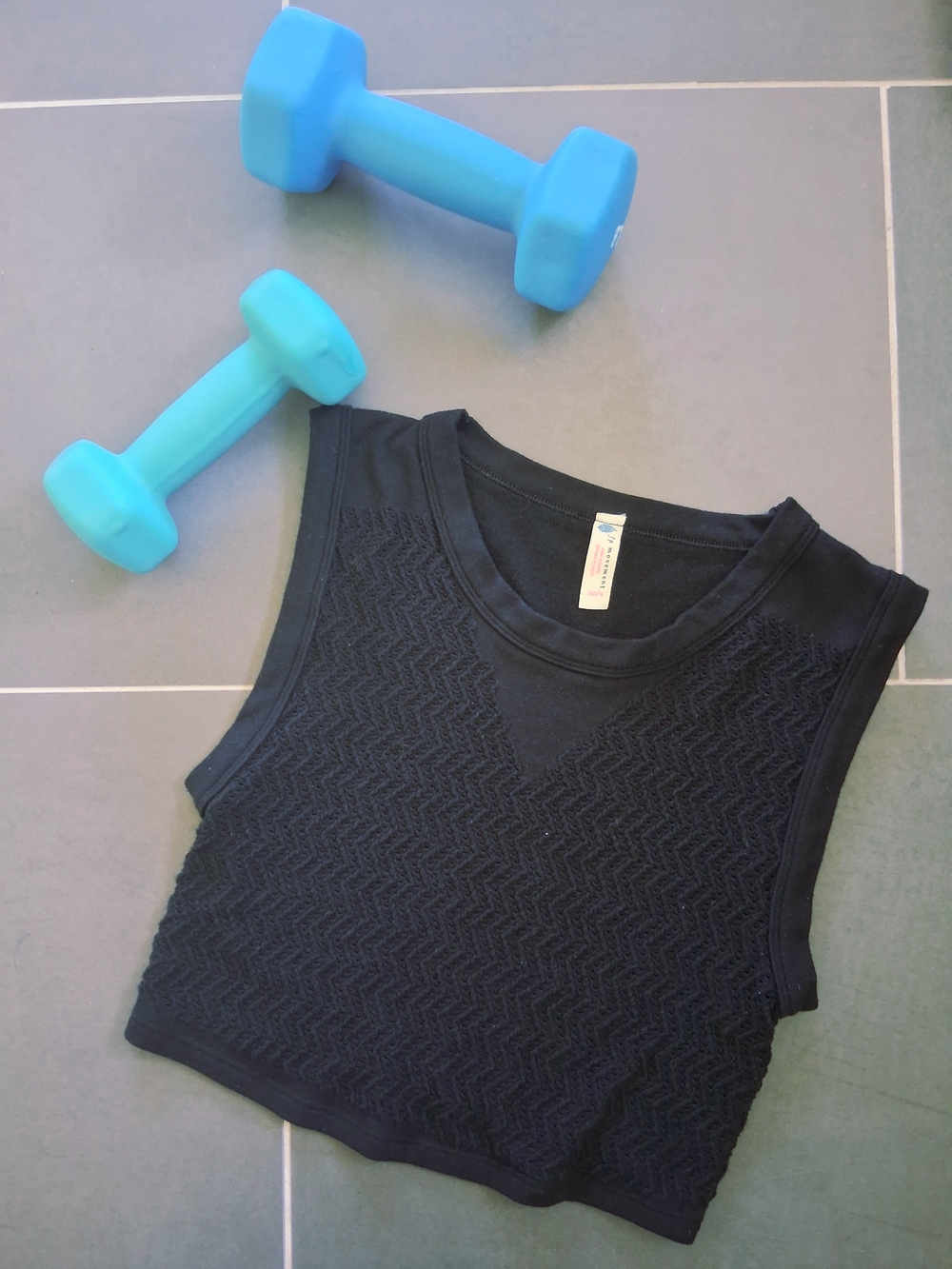 FREE PEOPLE MOVEMENT - BLACK CROPPED SPORTS TOP ⚽️🏀🏐 - Picture 1 of 4